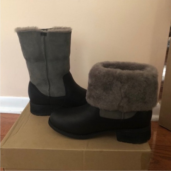 New in Box UGG Chyler Boots, Size 7 - Picture 14 of 15